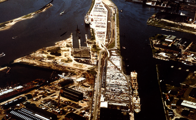 Historical aerial photo of Bremen's industrial ports