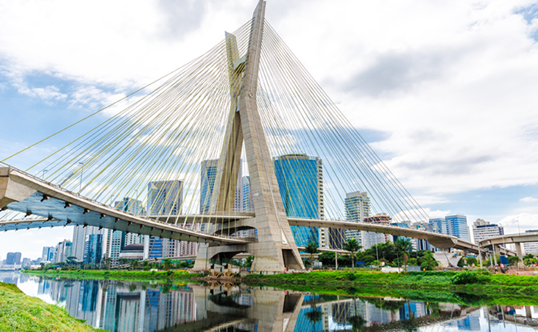 Brazil: View of the Ponte Octavio Frias de Oliveira bridge that crosses the Tiete River. In the background the skyline of Sao Paulo