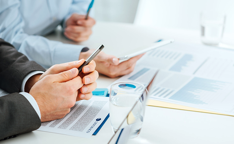 Insurance: Meeting table with participants, documents with the Leschaco logo are on the table