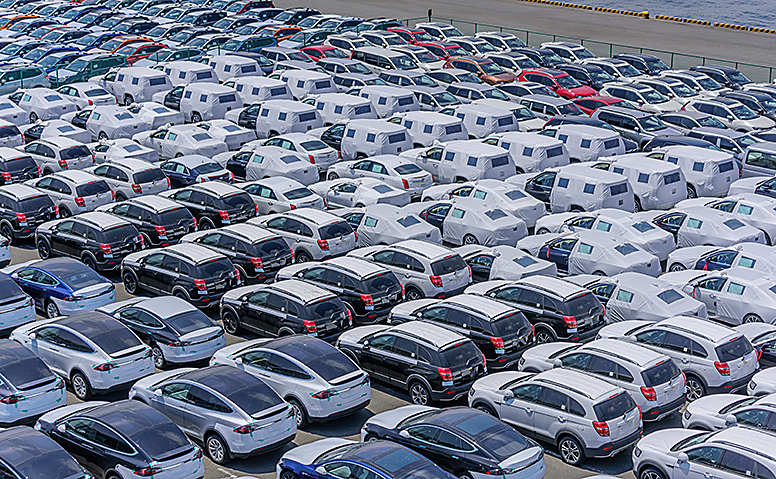 Automotive: car handling hub with lots of new cars