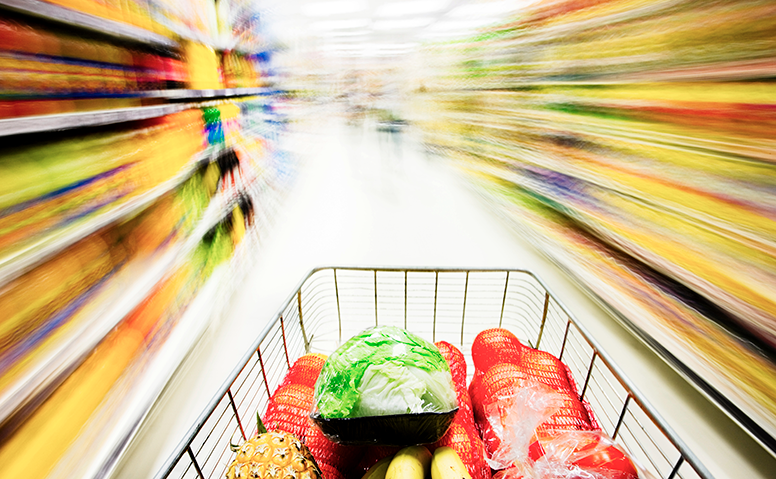 Consumer goods: Filled shopping trolley with fruit and vegetables in a supermarket