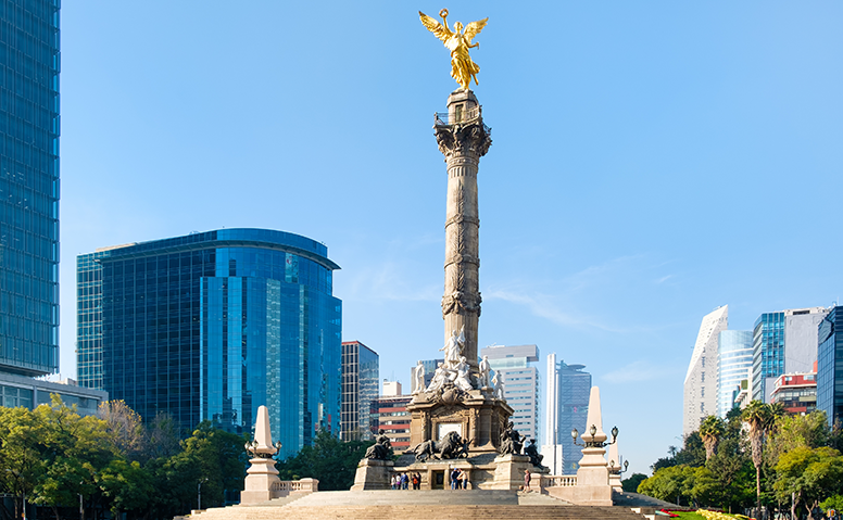 Mexico: Photograph of the "Monumenta a la Independencia", a large marble column with a golden angel at the top in the heart of Mexico City