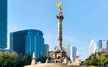 Mexico: Photograph of the "Monumenta a la Independencia", a large marble column with a golden angel at the top in the heart of Mexico City