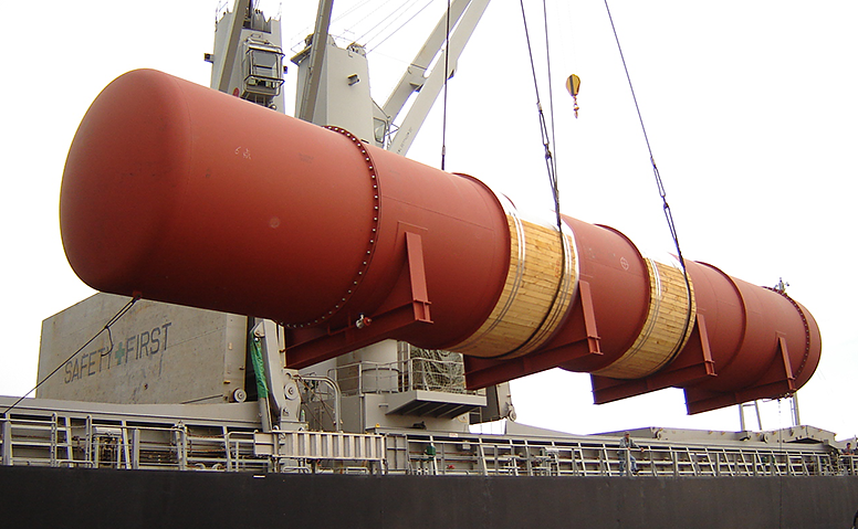 Project logistics: A large, long machine part is lifted with a ship's crane Project logistics: A large, long machine part is lifted with a ship's crane