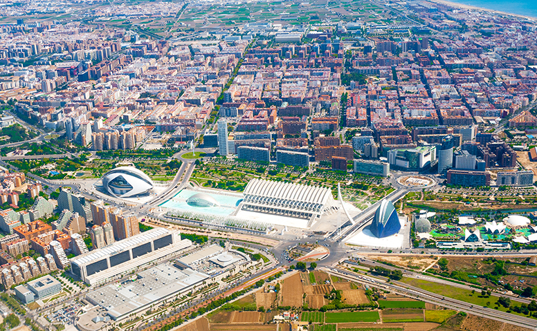 Spain: Aerial view of Valencia, with the Ciudad de las Artes y de las Ciencias in the centre Spain: Aerial view of Valencia, with the Ciudad de las Artes y de las Ciencias in the centre